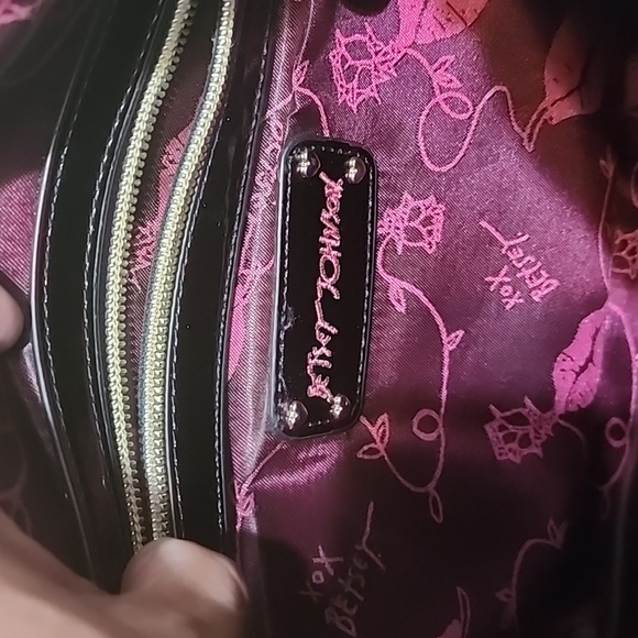 Betsy Johnson, Black Quilted Heart Pattern Handbag, Cheetah bow with Charm, Gold - Picture 6 of 7